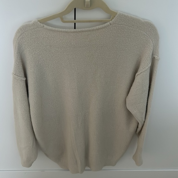 Aritzia sweater - Picture 3 of 3